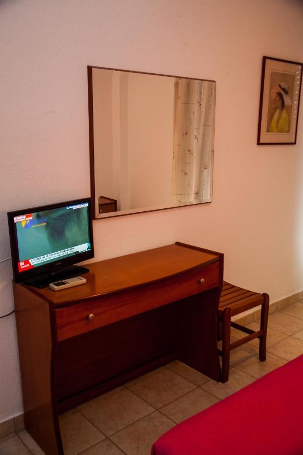 Hotel Adonis 克里皮吉 外观 照片